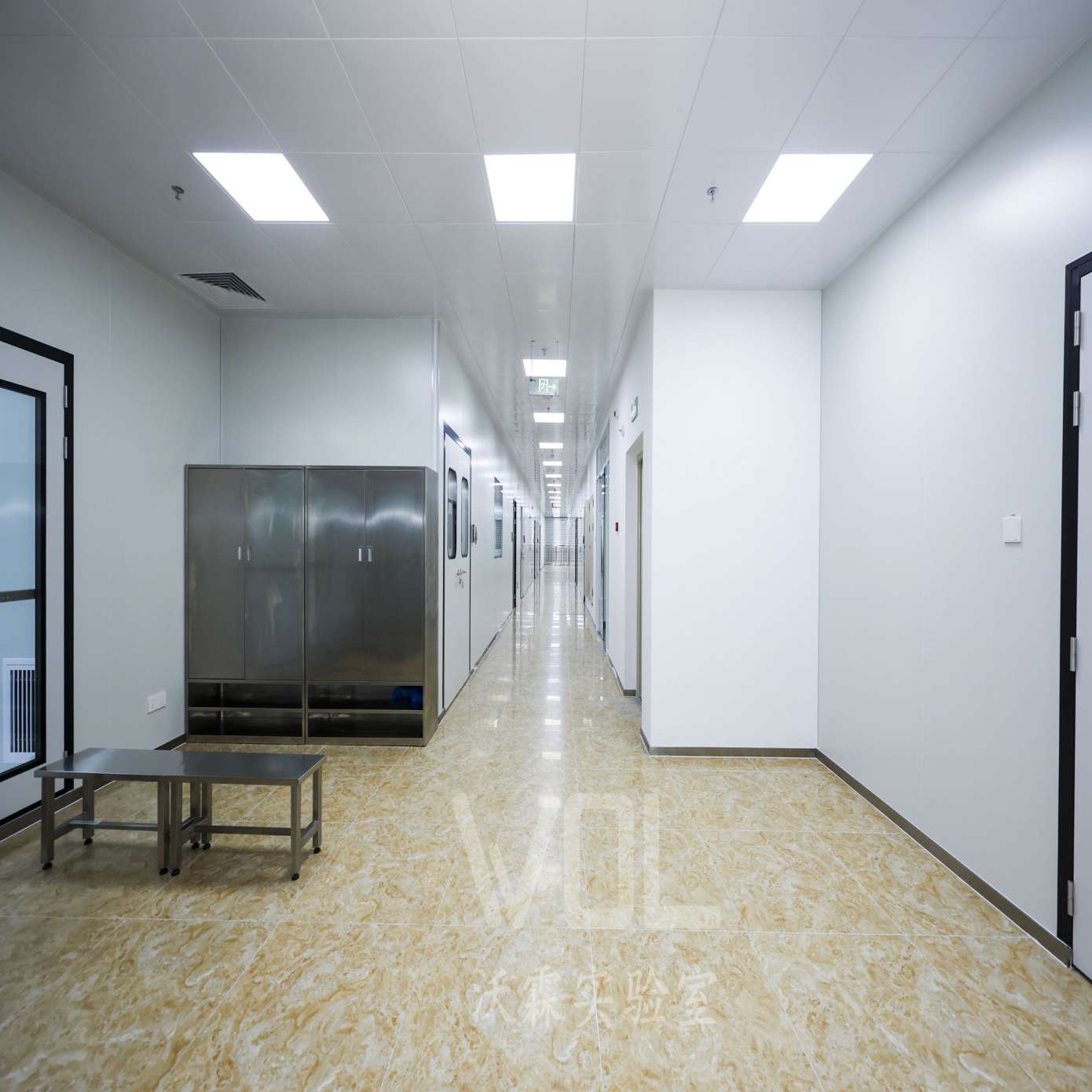 祝賀廣州某電子科技公司研發(fā)無(wú)塵實(shí)驗(yàn)室設(shè)備及裝修工程順利完工投入使用！